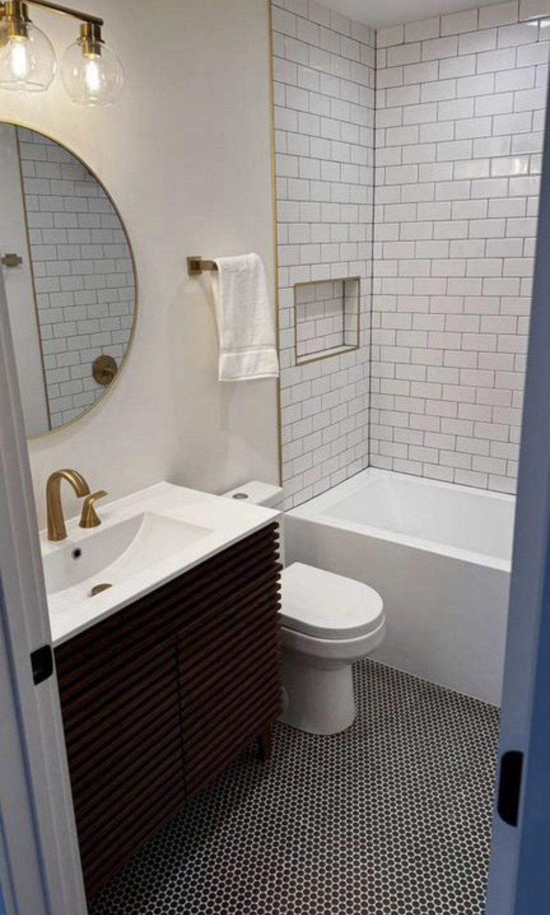 Bathroom finishes and details — project photo 2